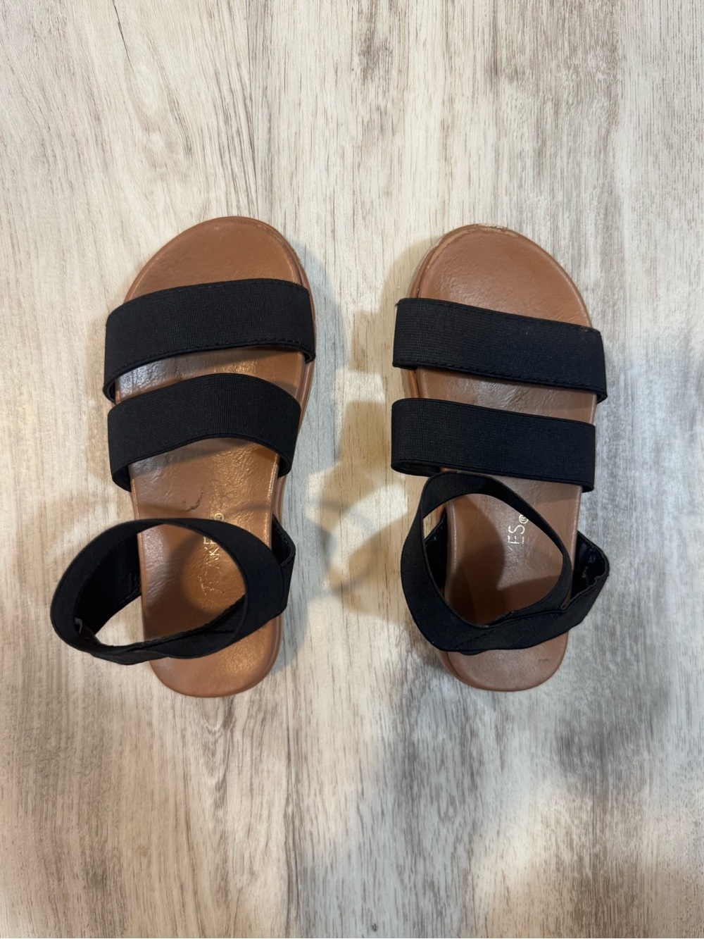 Hot Cakes Black Elastic Strap Kids Sandals with Brown Footbed